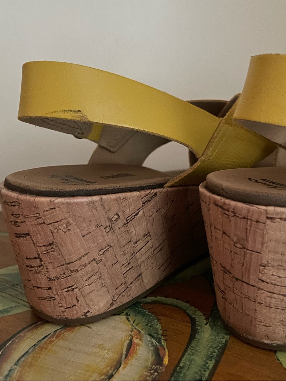Clarks ‘Stasha Hale’ Yellow Leather Sandals Cross-Strap Cork Wedge Size 7.5 Wide - Picture 8 of 12